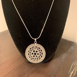 Sterling silver pendant pendant.